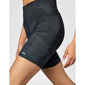 Alo Yoga High Waist Waisted Performance Vapor 7" Shorts Small Black Camo Biker